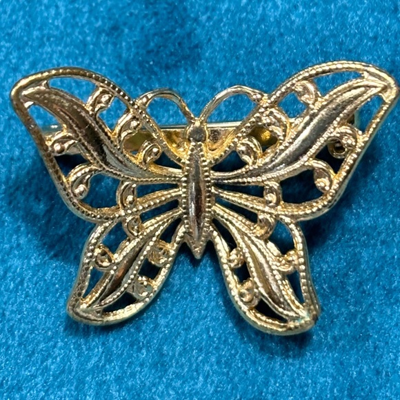 Napier Gold-Tone Petite Butterfly InFlight pre-owned   EUC - Picture 1 of 4